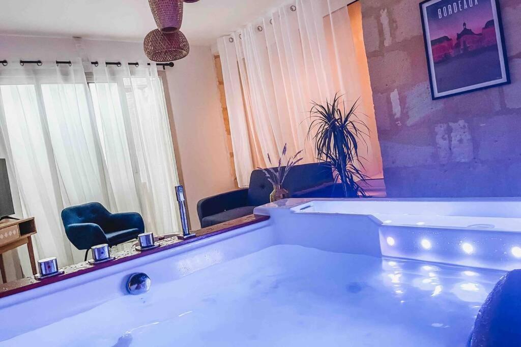 Nuit D'Exception - Loft Avec Jacuzzi Apartment บอร์โด ภายนอก รูปภาพ